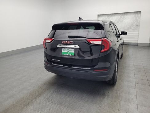 Used 2024 GMC Terrain SLE image 7