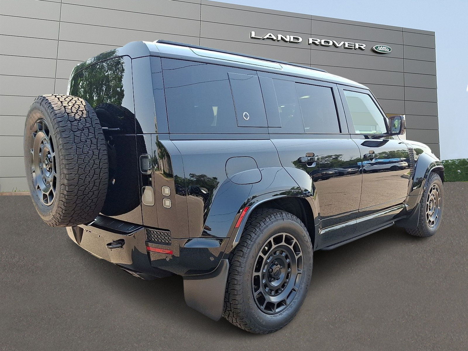 New 2026 Land Rover Defender 110 OCTA AWD/4WD image 2