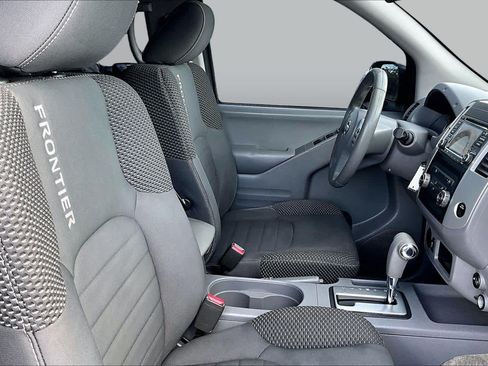 Used 2018 Nissan Frontier SV RWD image 9