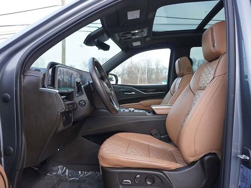 Used 2022 Cadillac Escalade Premium Luxury image 36