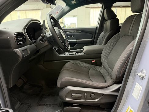 Used 2025 Honda Pilot Sport image 11