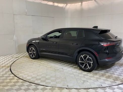 Used 2025 Chevrolet Equinox EV LT image 6