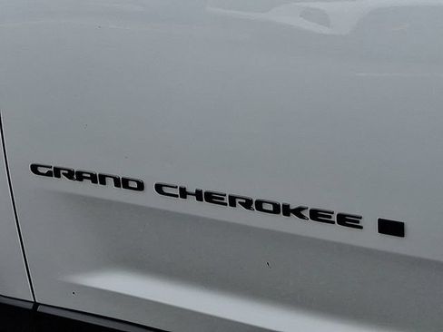 Used 2022 Jeep Grand Cherokee L Laredo AWD/4WD image 30