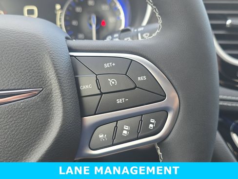 New 2026 Chrysler Pacifica Select image 5