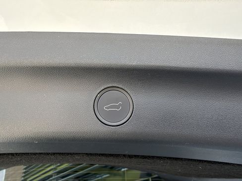 Used 2023 Tesla Model Y Long Range AWD/4WD image 41
