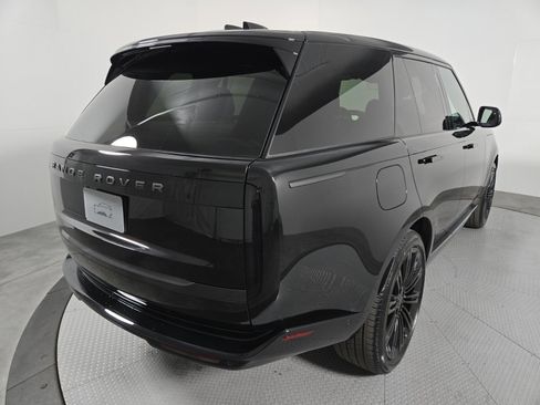 New 2026 Land Rover Range Rover SE image 2