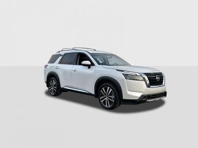 New 2025 Nissan Pathfinder Platinum w/ Cargo Package