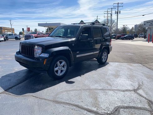 Used 2012 Jeep Liberty Sport AWD/4WD image 3