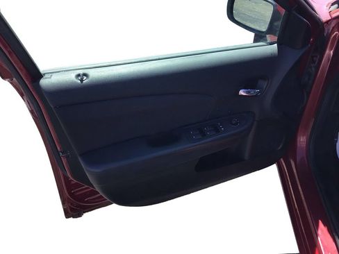 Used 2013 Chrysler 200 Touring FWD image 19