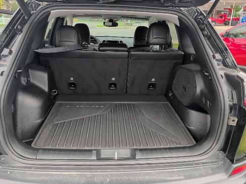Used 2022 Jeep Cherokee Limited w/ Mopar Interior Package AWD/4WD image 12