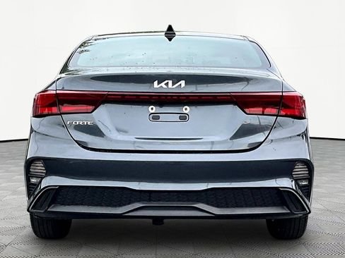 Used 2023 Kia Forte LXS w/ LXS Technology Package FWD image 5