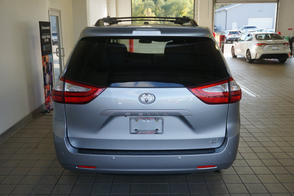 Used 2017 Toyota Sienna XLE w/ XLE Navigation Package AWD/4WD image 18