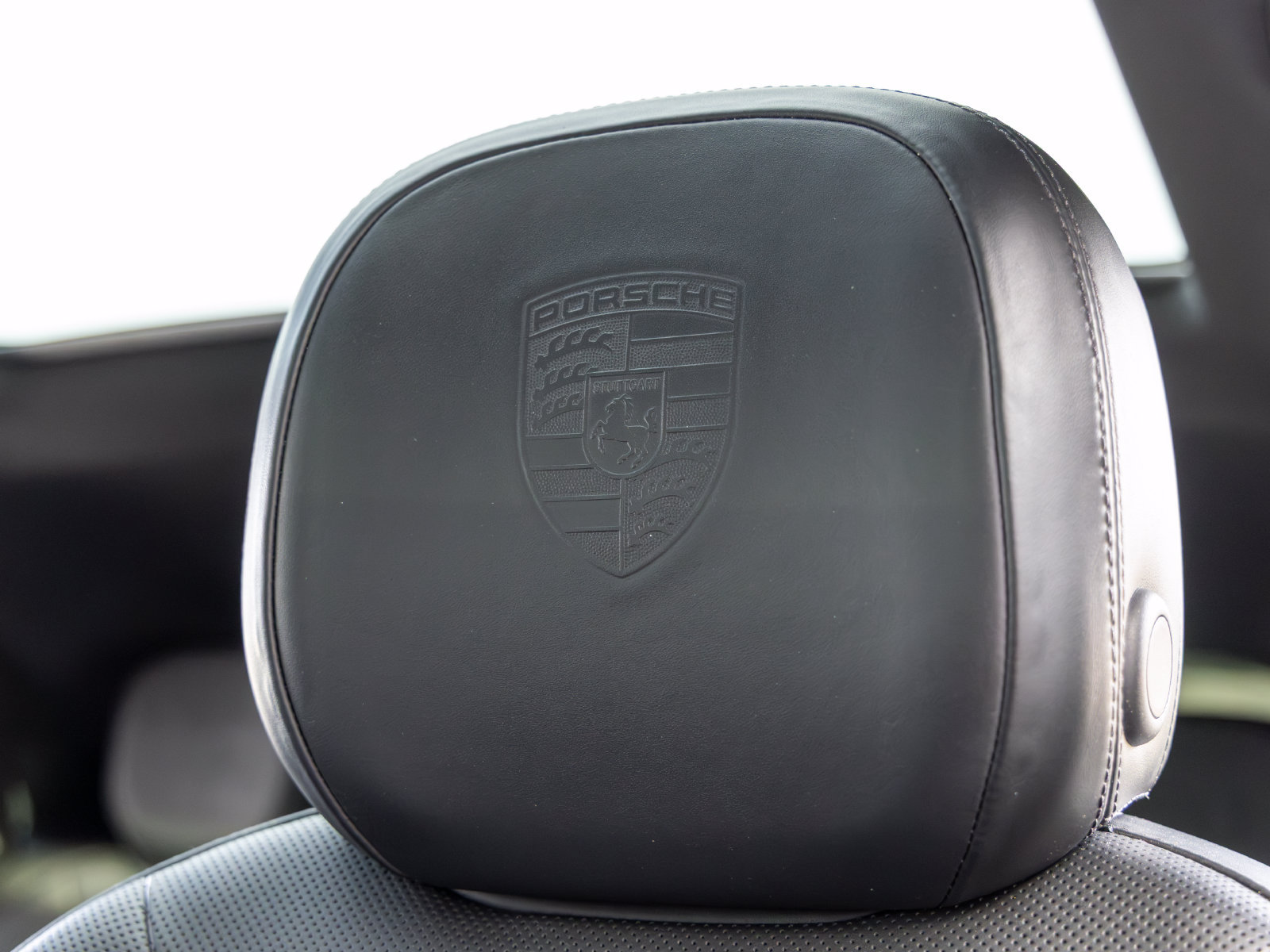 Certified 2022 Porsche Cayenne Platinum Edition AWD/4WD image 35