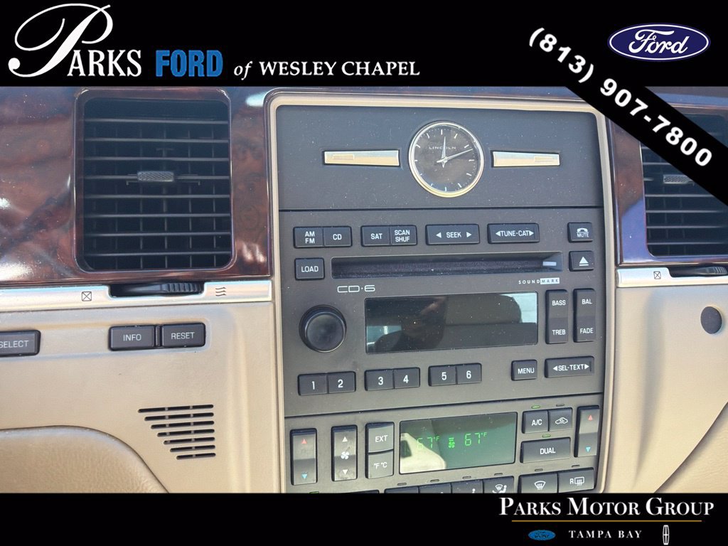 Used 2006 Lincoln Town Car Designer Series RWD image 7