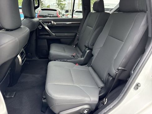 Used 2023 Lexus GX 460 Premium w/ Accessory Package AWD/4WD image 23