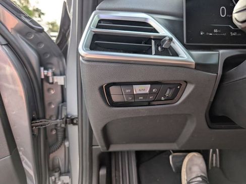 Used 2025 BMW 330i Sedan w/ M Sport Package image 19