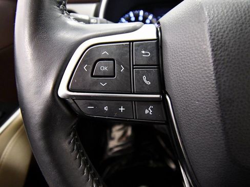 Used 2020 Toyota Highlander XLE image 21