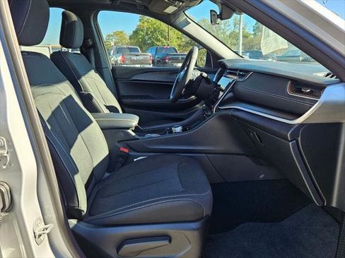 Certified 2025 Jeep Grand Cherokee Laredo X w/ Luxury Tech Group I RWD image 15