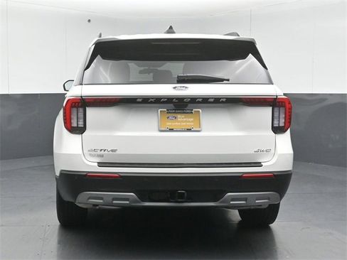 Certified 2025 Ford Explorer Active w/ Active Comfort Package image 2