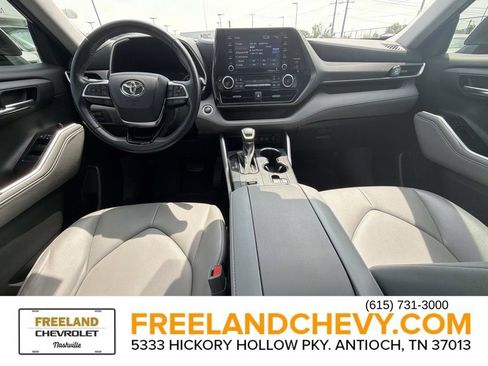 Used 2021 Toyota Highlander XLE FWD image 21