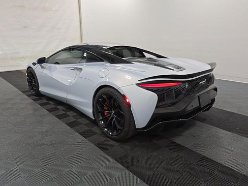 Used 2023 McLaren Artura RWD image 5