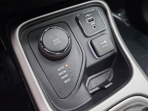 Used 2021 Jeep Compass 80th Special Edition w/ Sun and Sound Group image 29