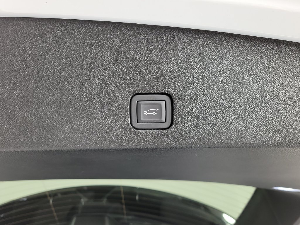 Certified 2023 Cadillac XT6 Premium Luxury w/ Technology Package FWD image 10