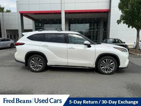 Used 2020 Toyota Highlander Platinum AWD/4WD image 3