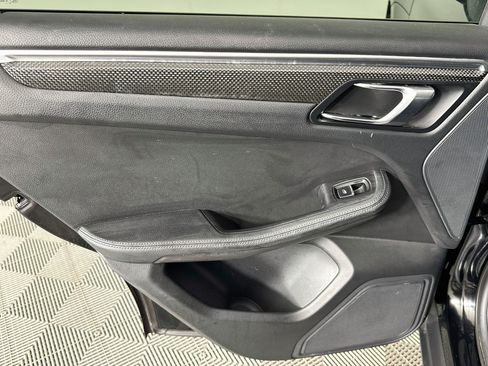 Used 2023 Porsche Macan AWD/4WD image 23