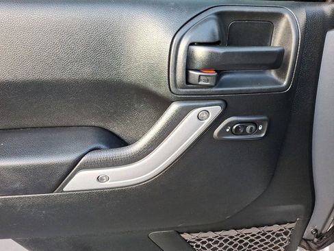 Certified 2018 Jeep Wrangler Sahara w/ Connectivity Group image 14