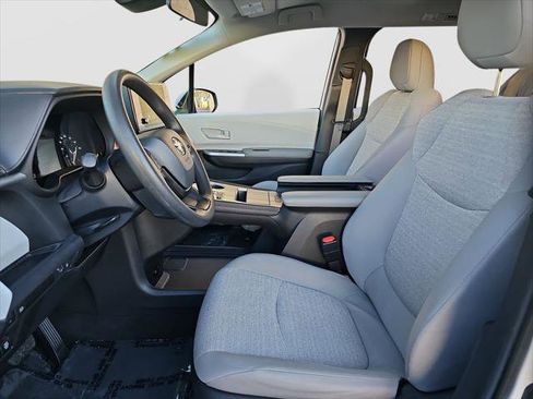 Certified 2025 Toyota Sienna LE image 16