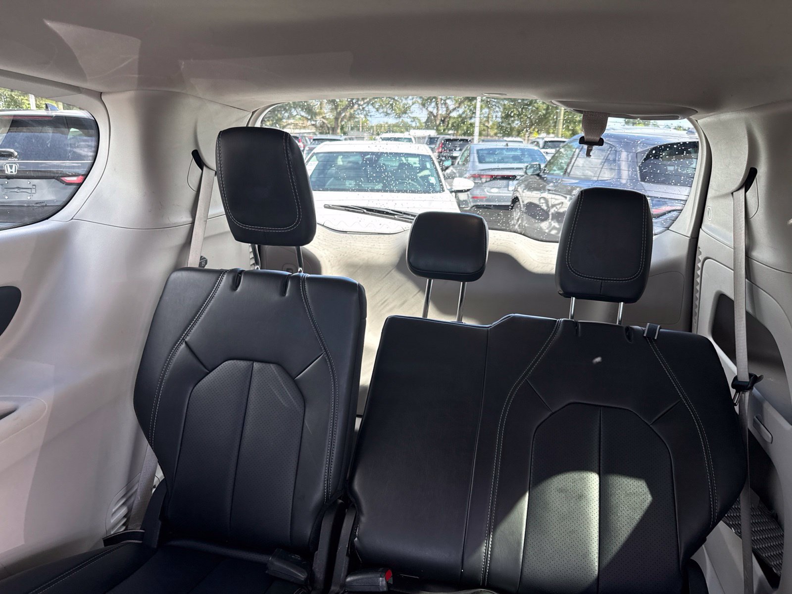 Used 2024 Chrysler Pacifica Touring-L FWD image 9