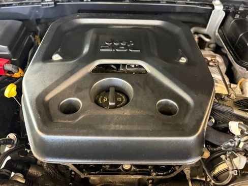 Used 2023 Jeep Wrangler Unlimited Sahara AWD/4WD image 40