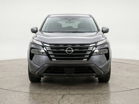 Used 2025 Nissan Rogue SV image 2