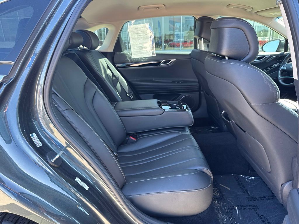 Used 2021 Genesis G80 2.5T RWD image 30