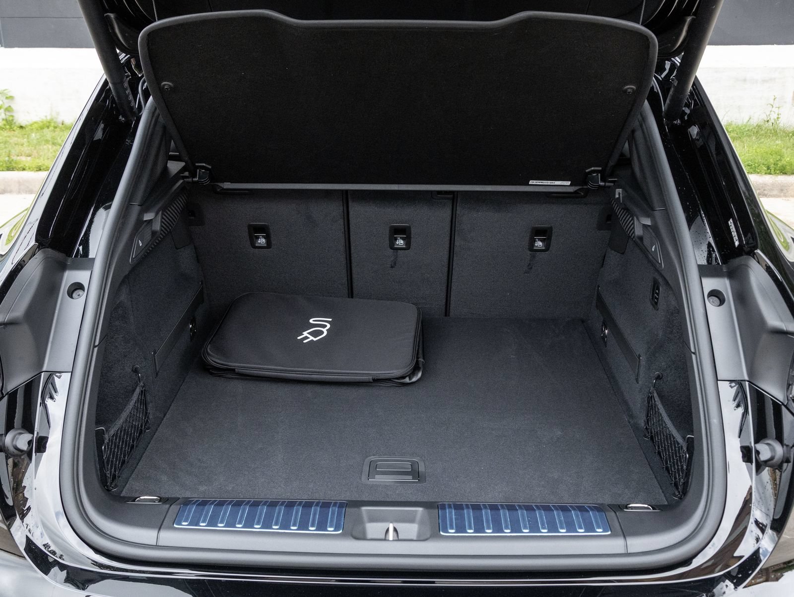 Certified 2026 Porsche Macan 4 Electric AWD/4WD image 28