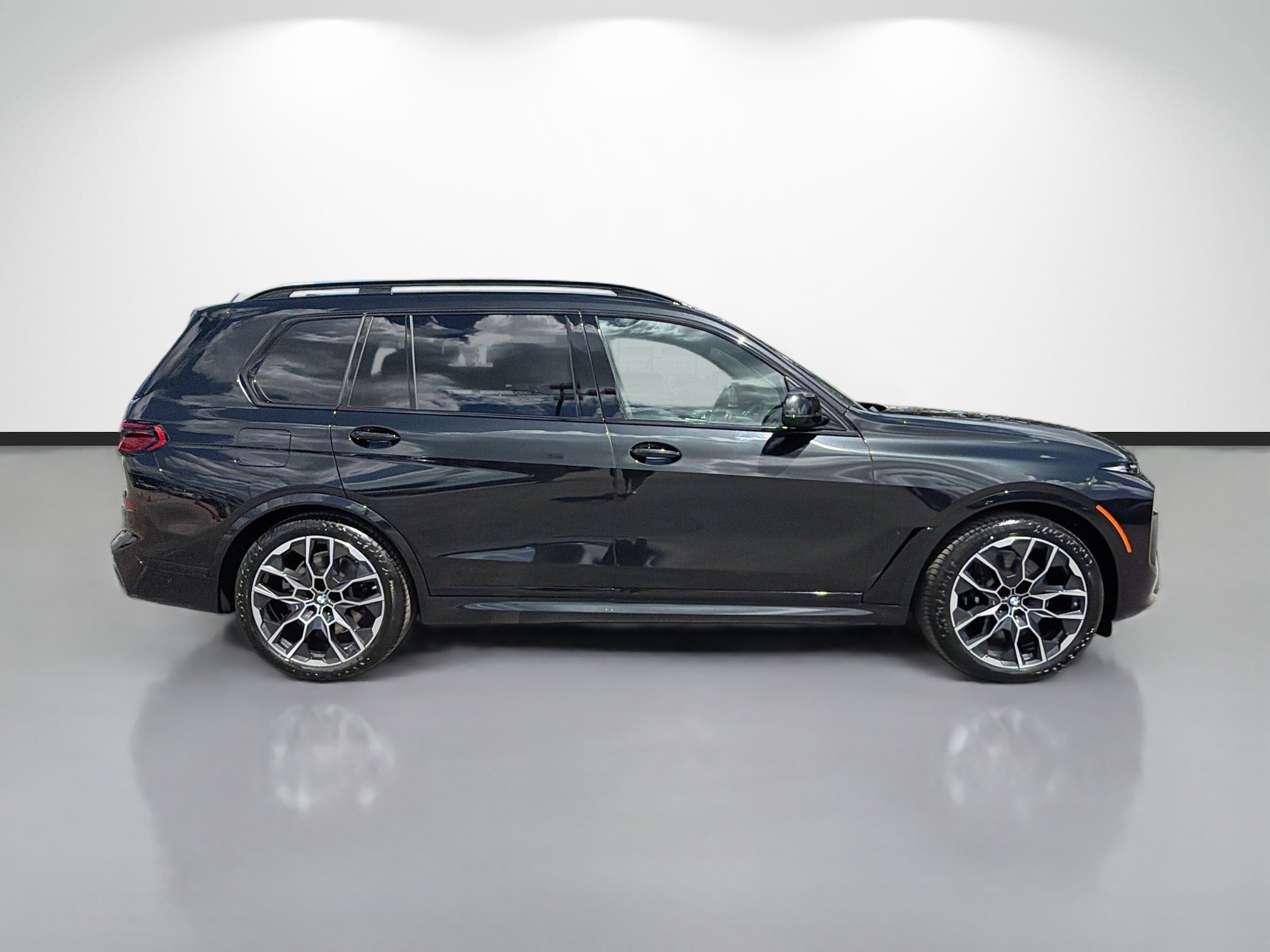 New 2027 BMW X7 xDrive40i w/ M Sport Package AWD/4WD image 2