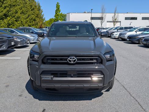 Used 2025 Toyota 4Runner SR5 AWD/4WD image 8