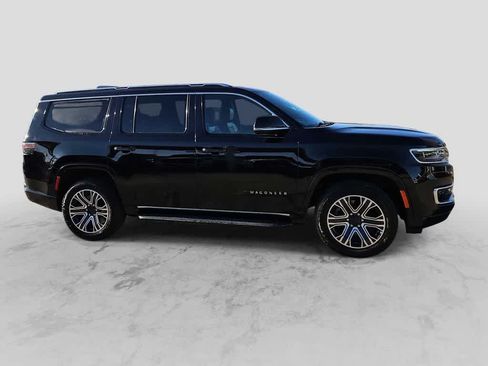 Used 2024 Jeep Wagoneer Series II w/ Flexible Seating Group AWD/4WD image 9