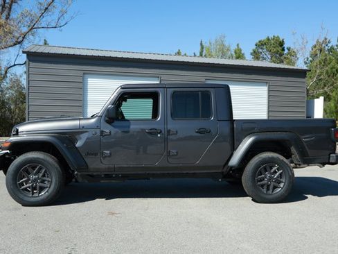 New 2026 Jeep Gladiator Sport image 10