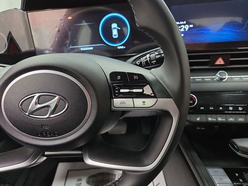 Used 2023 Hyundai Elantra SEL w/ Convenience Package FWD image 16