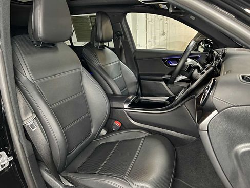 Used 2025 Mercedes-Benz GLC 300 4MATIC image 12