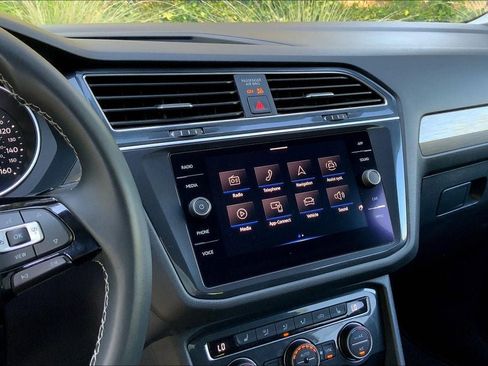 Certified 2021 Volkswagen Tiguan SE image 5