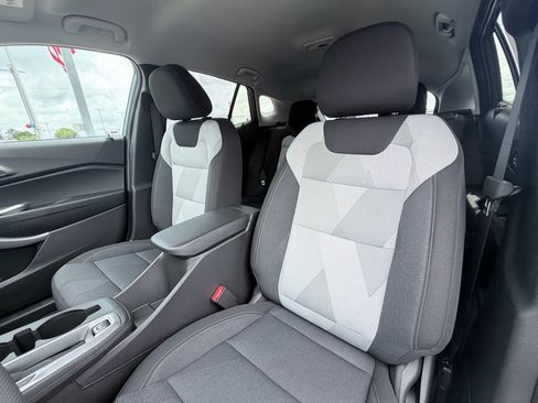 New 2026 Chevrolet Trax LS w/ LS Convenience Package FWD image 21