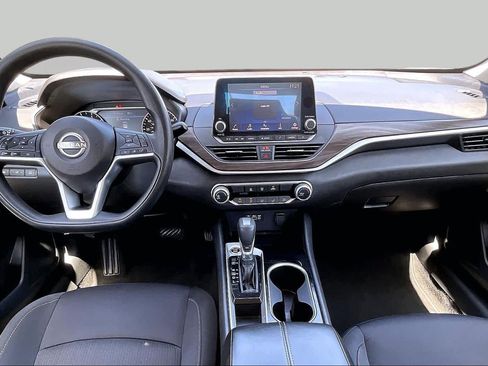 Used 2024 Nissan Altima 2.5 SV FWD image 14