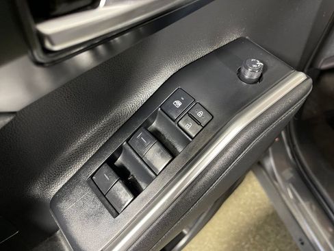 Used 2023 Toyota Highlander XLE image 15