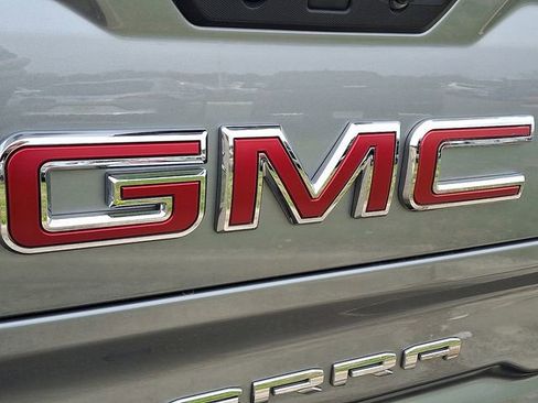 Used 2025 GMC Sierra 1500 SLT image 27