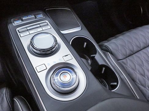 Certified 2025 Genesis GV70 3.5T Sport w/ Sport Advanced Package image 18