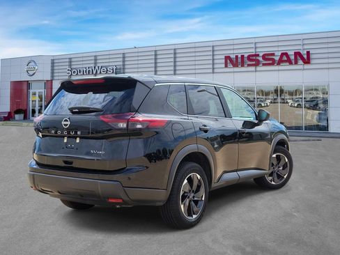 Used 2024 Nissan Rogue SV AWD/4WD image 5