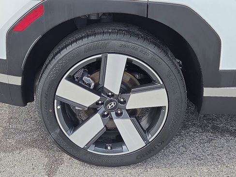 Used 2025 Hyundai Santa Fe Limited image 7